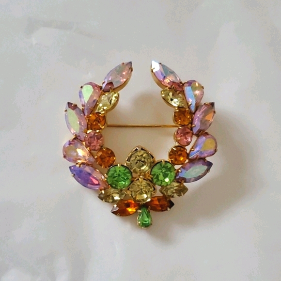 Vintage Jewelry - Vintage Laurel Wreath Rhinestone Brooch